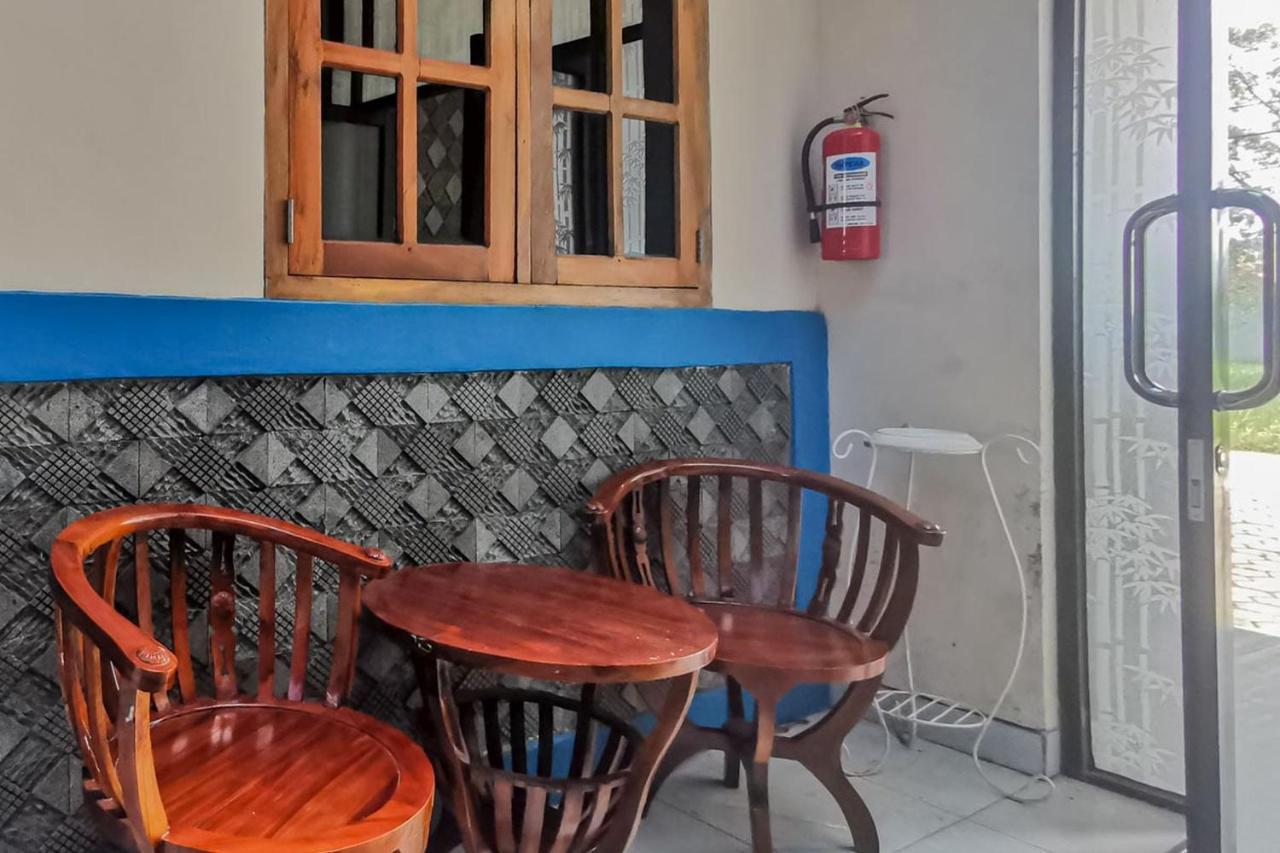 Hotel Reddoorz Near Pantai Pancer Door Pacitan Esterno foto