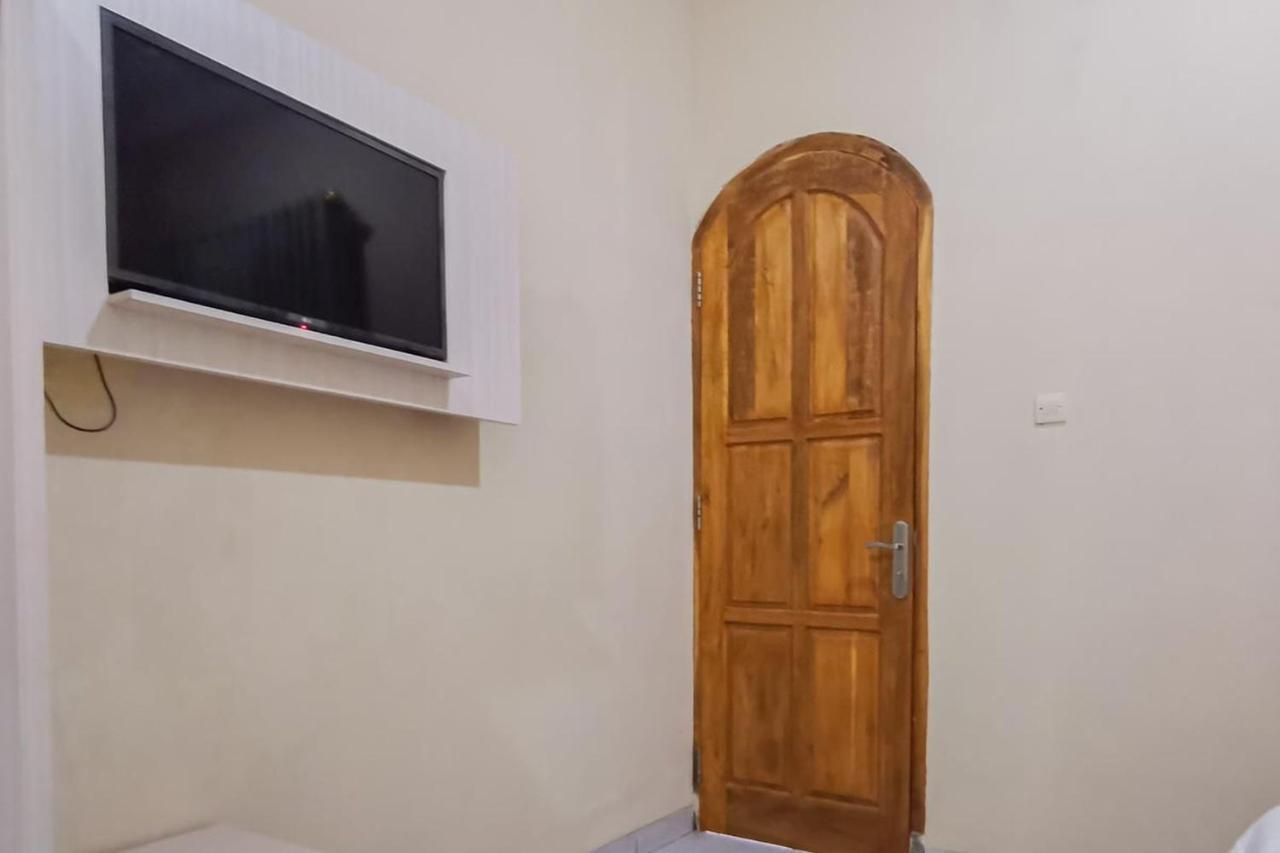 Hotel Reddoorz Near Pantai Pancer Door Pacitan Esterno foto