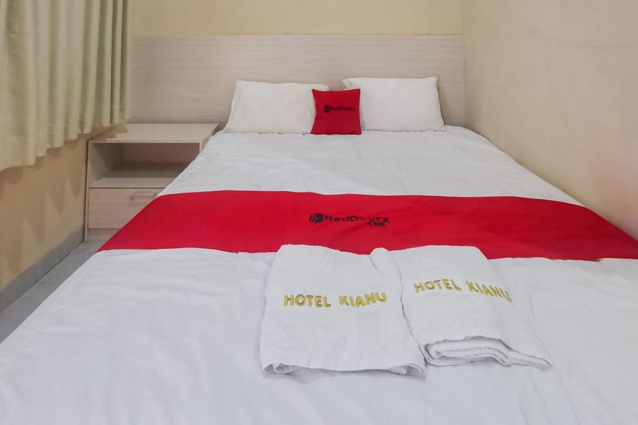 Hotel Reddoorz Near Pantai Pancer Door Pacitan Esterno foto